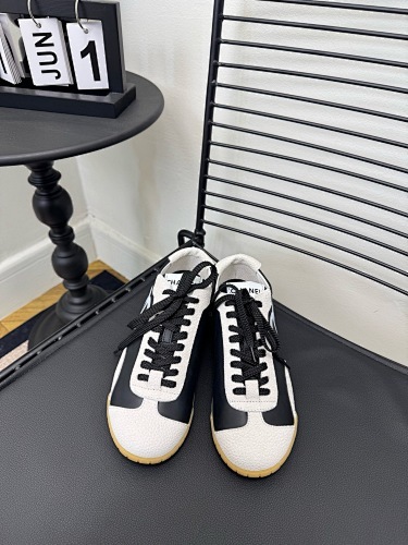 CHANEL Sneakers