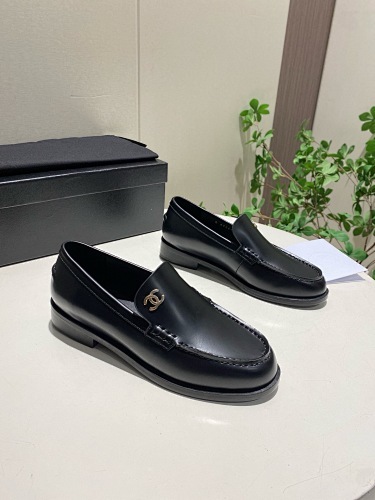 CHANEL Loafer