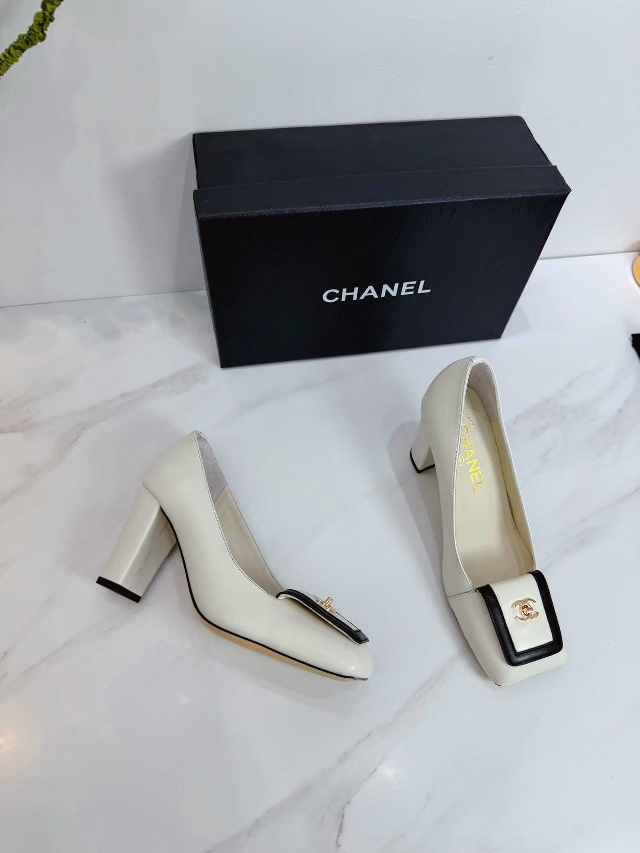 CHANEL Sandals