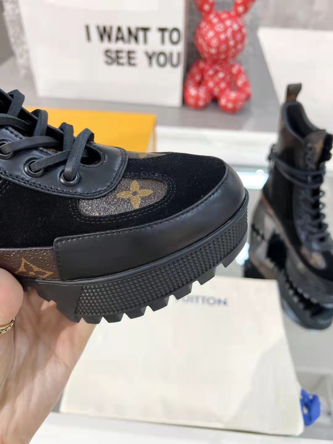 LV Laureate sand boots