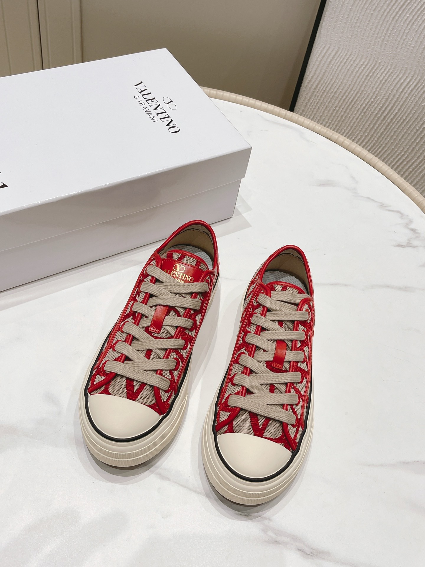 VALENTINO TOTALOOP Women's V logo low-top sneakers