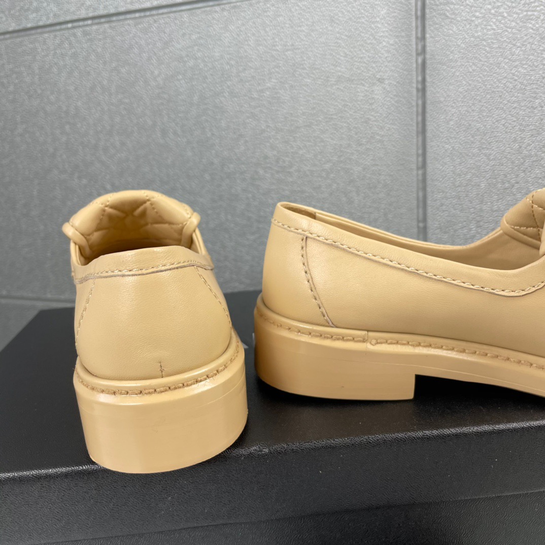 CHANEL Loafer