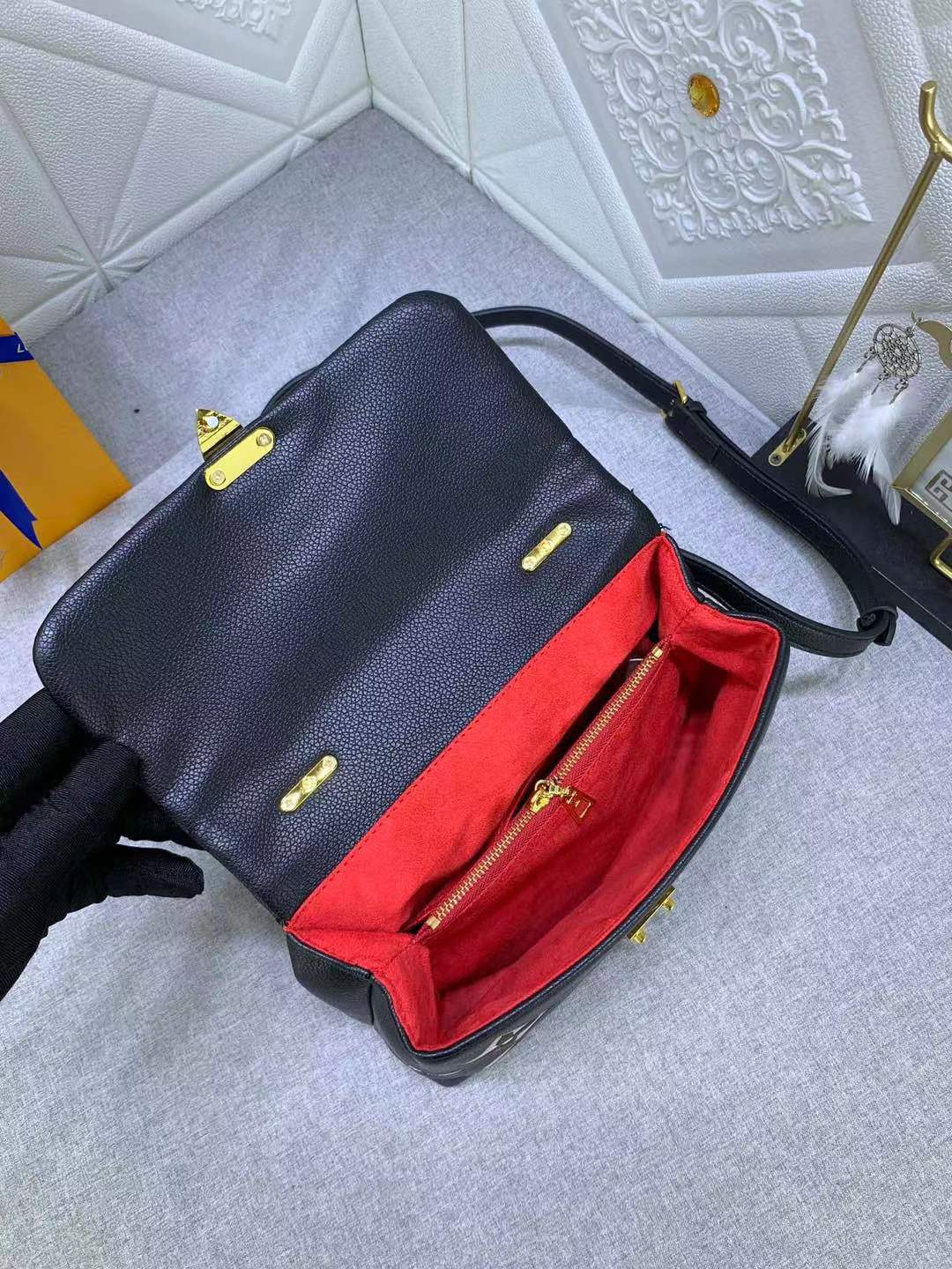 LV MADELEINE Handbag
