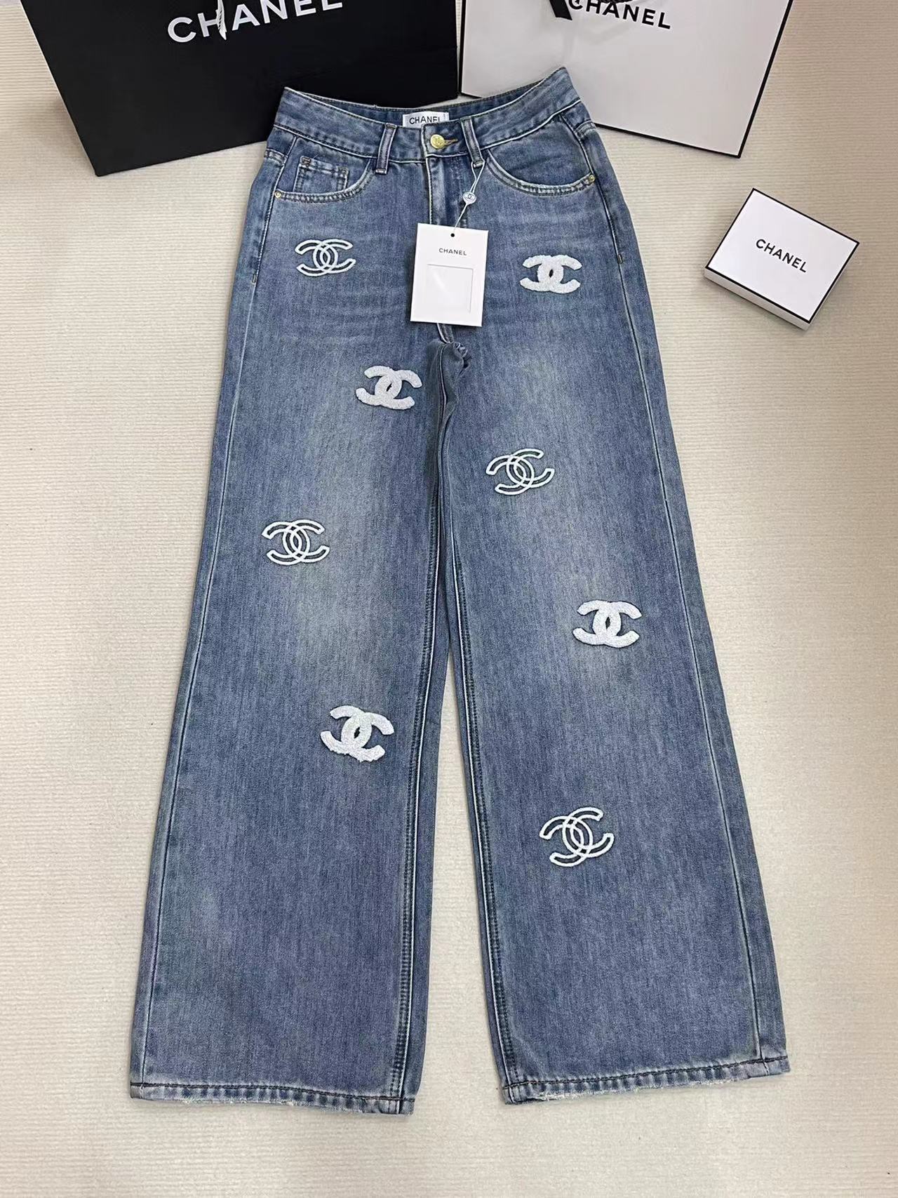 CHANEL jeans