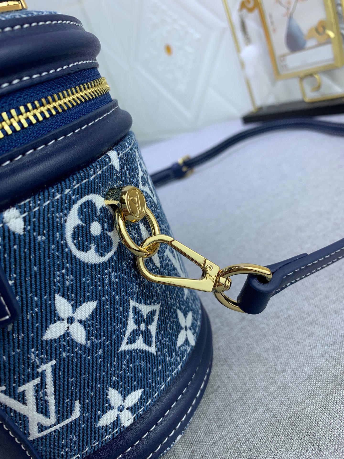 LV Small bucket handbag