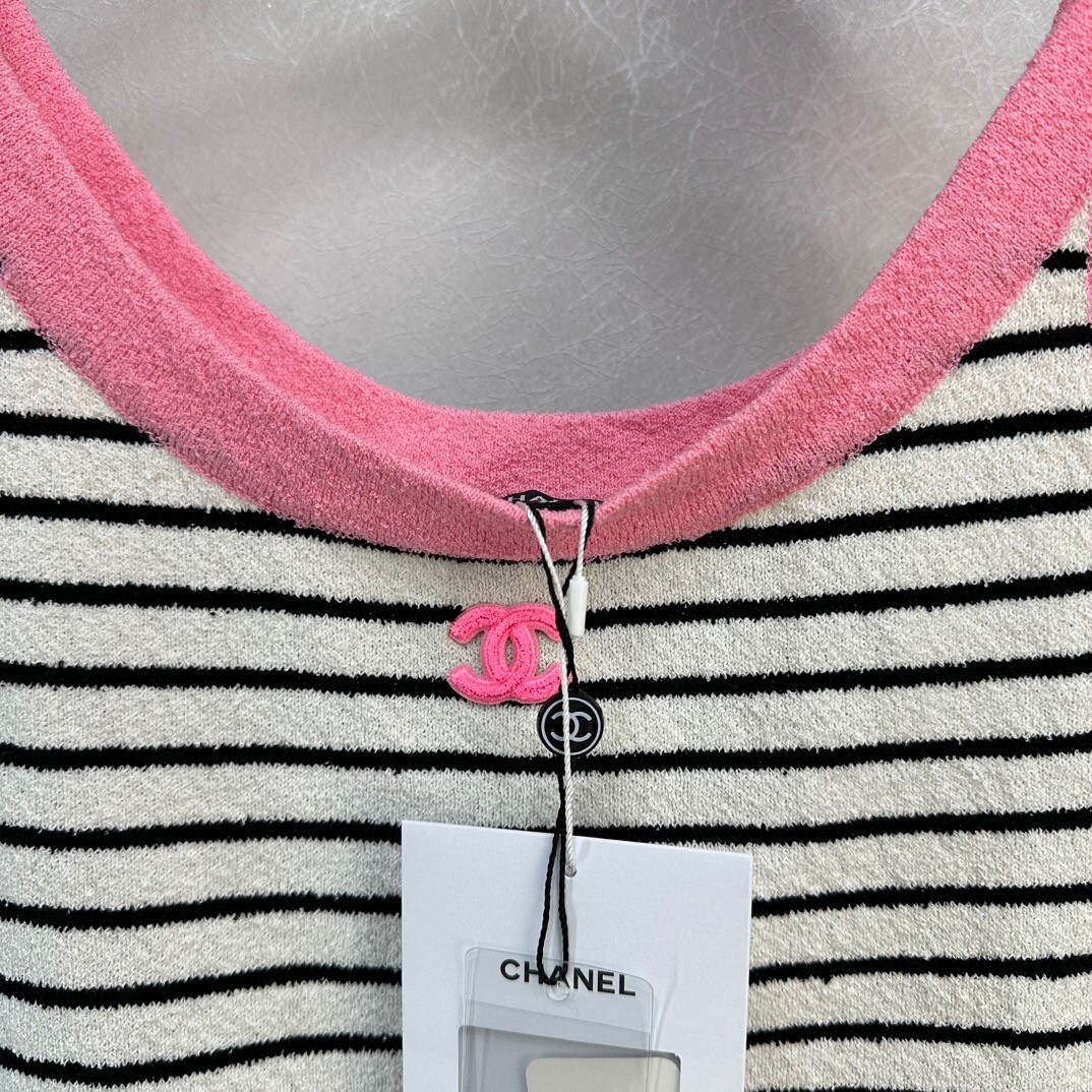 CHANEL Knitted striped vest
