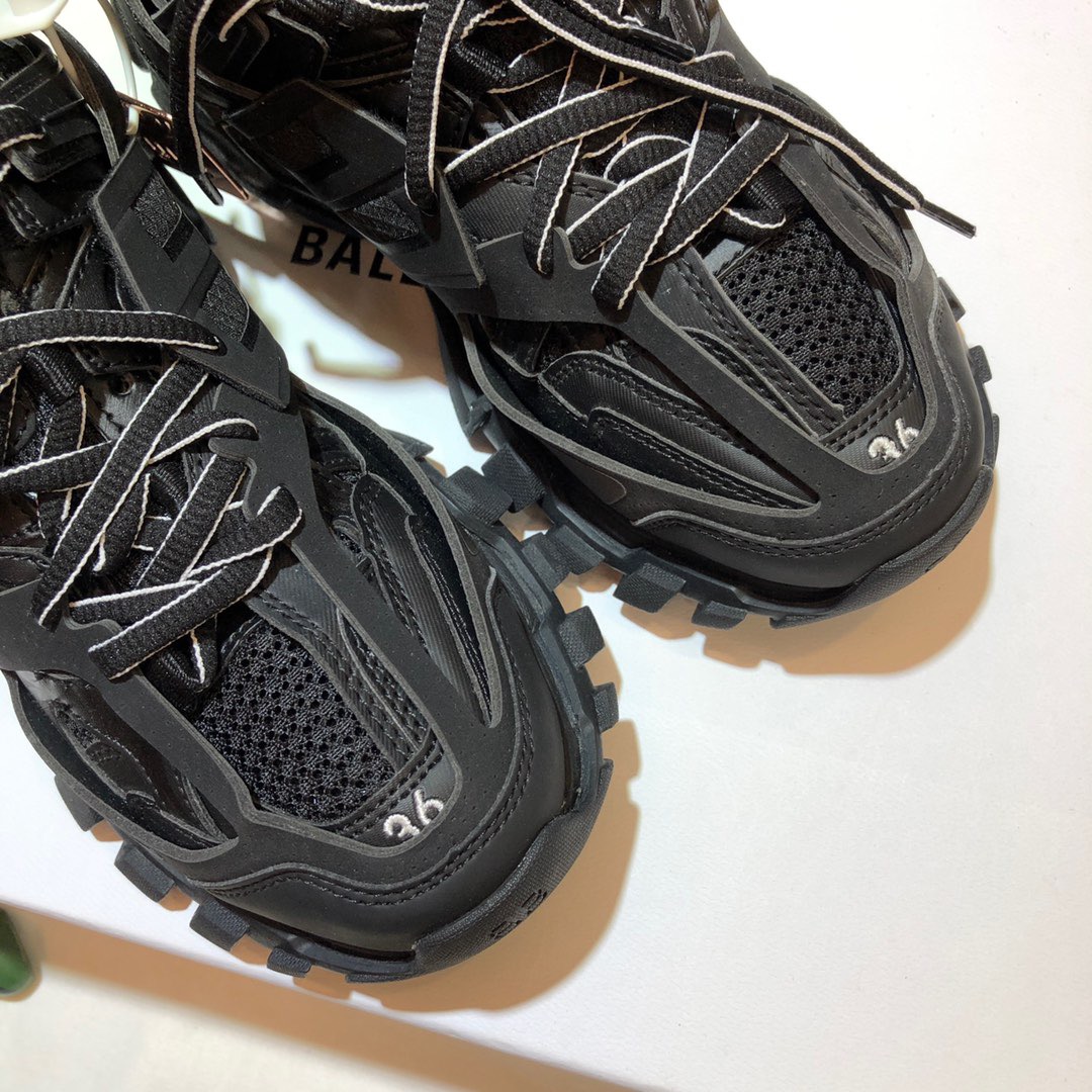 BALENCIAGA Triple-S 3.0 Sneakers