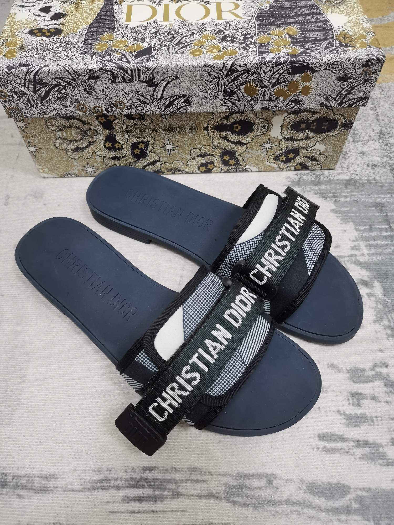 DIOR Slides