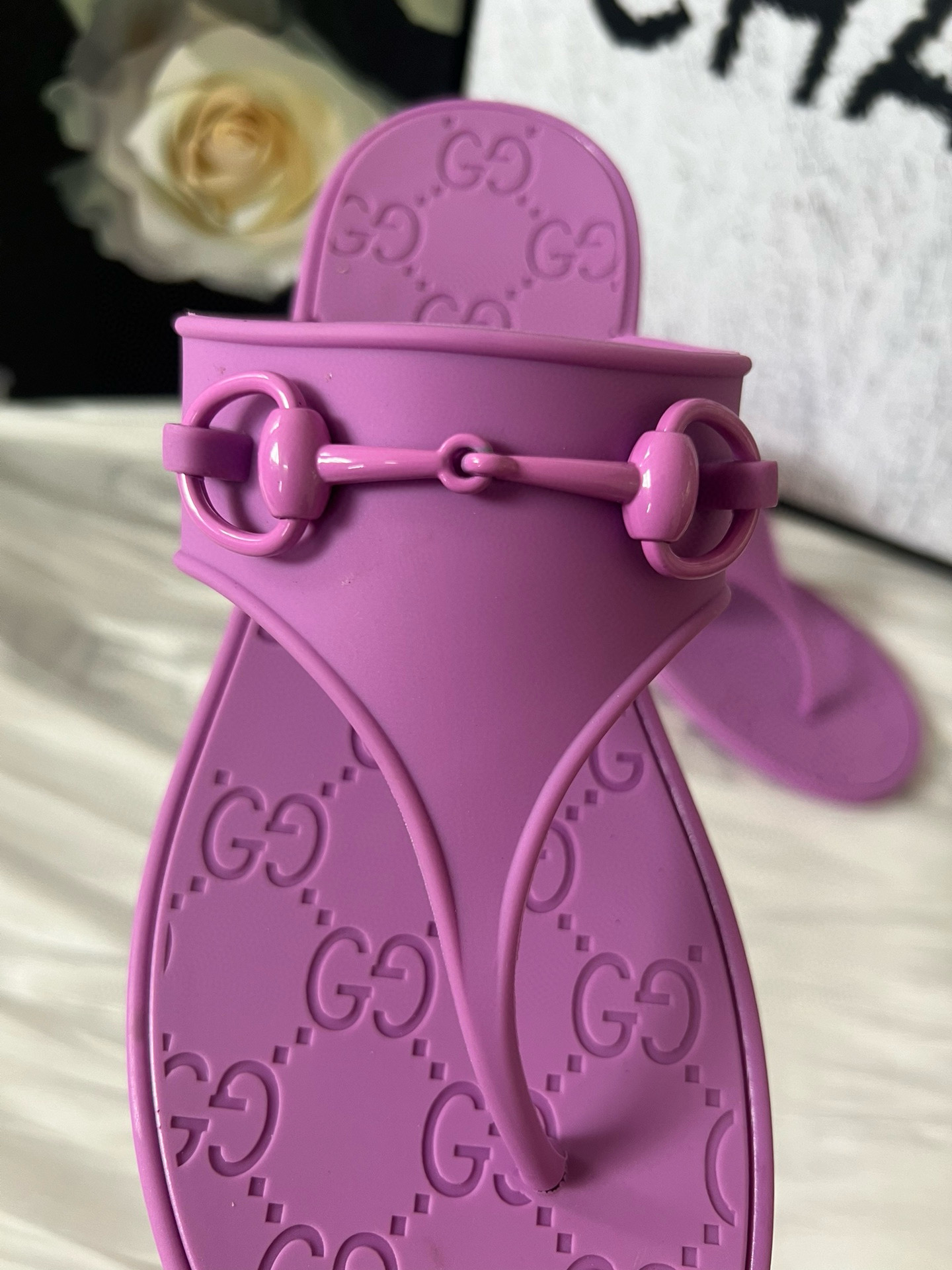 GUCCI Horse Snap Flip flops