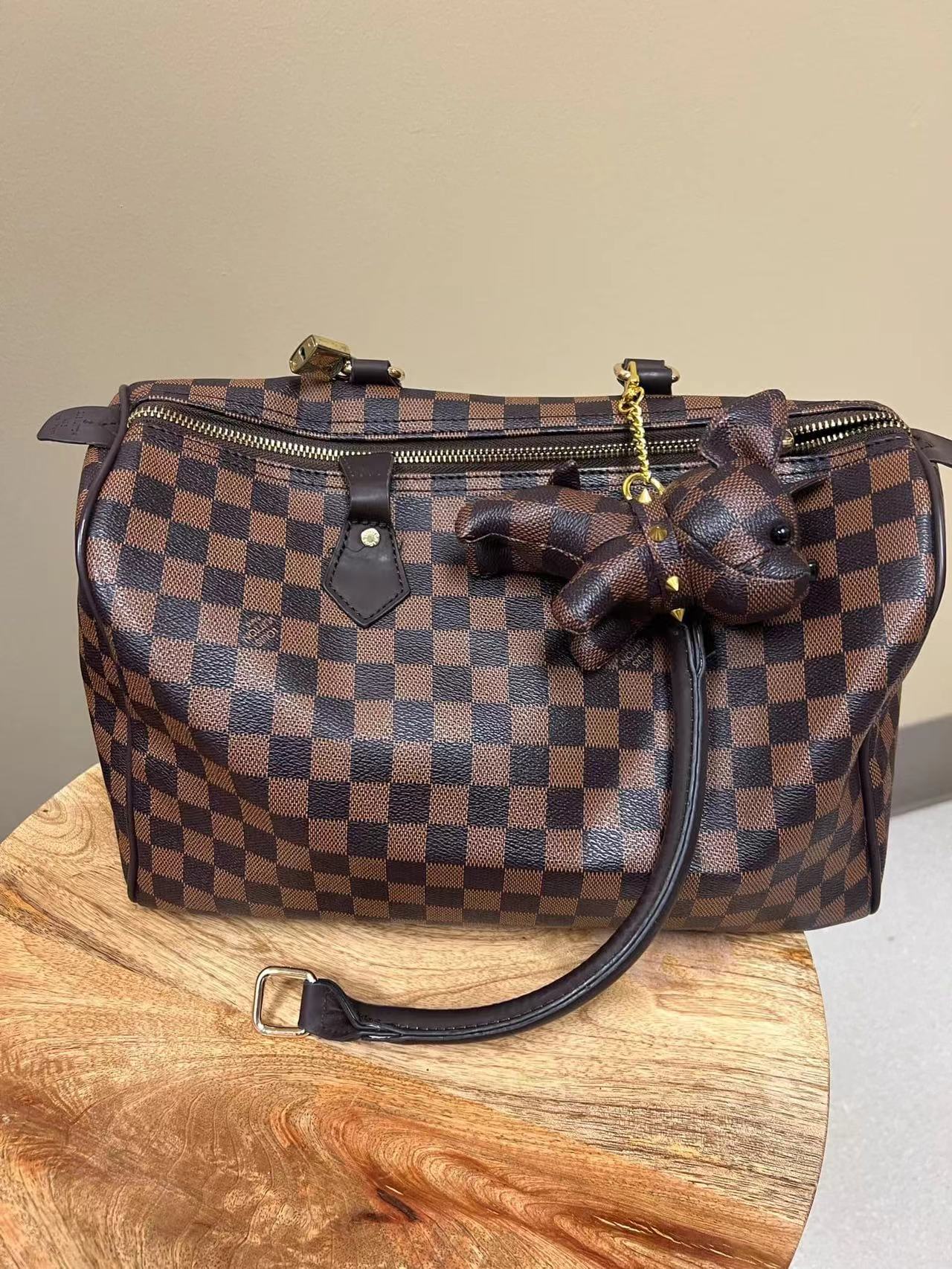 LV Bag （with toy）