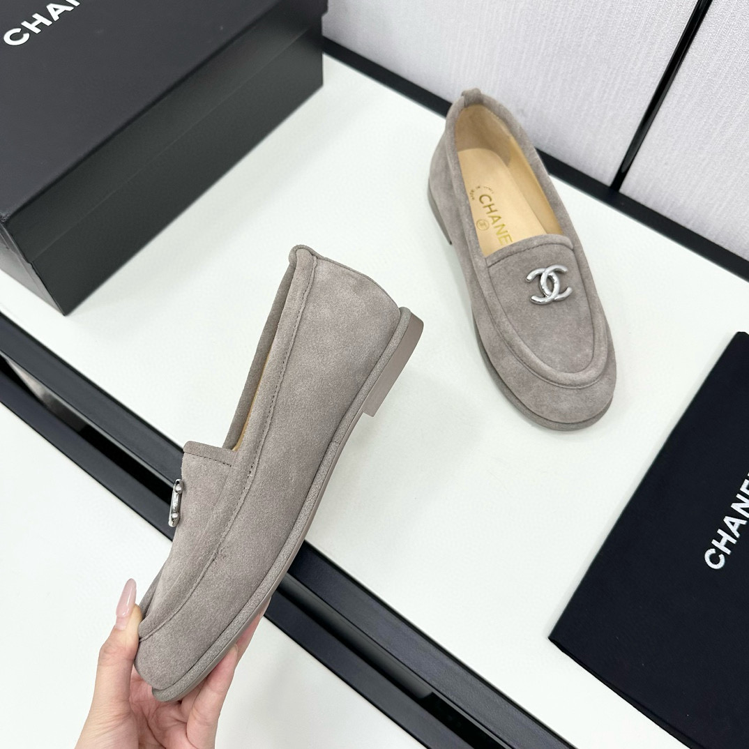 CHANEL Loafer