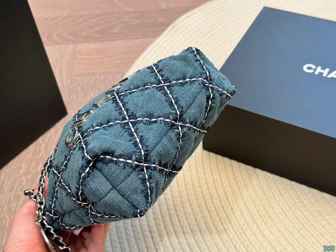 CHANEL Mini Bag （19 cm）