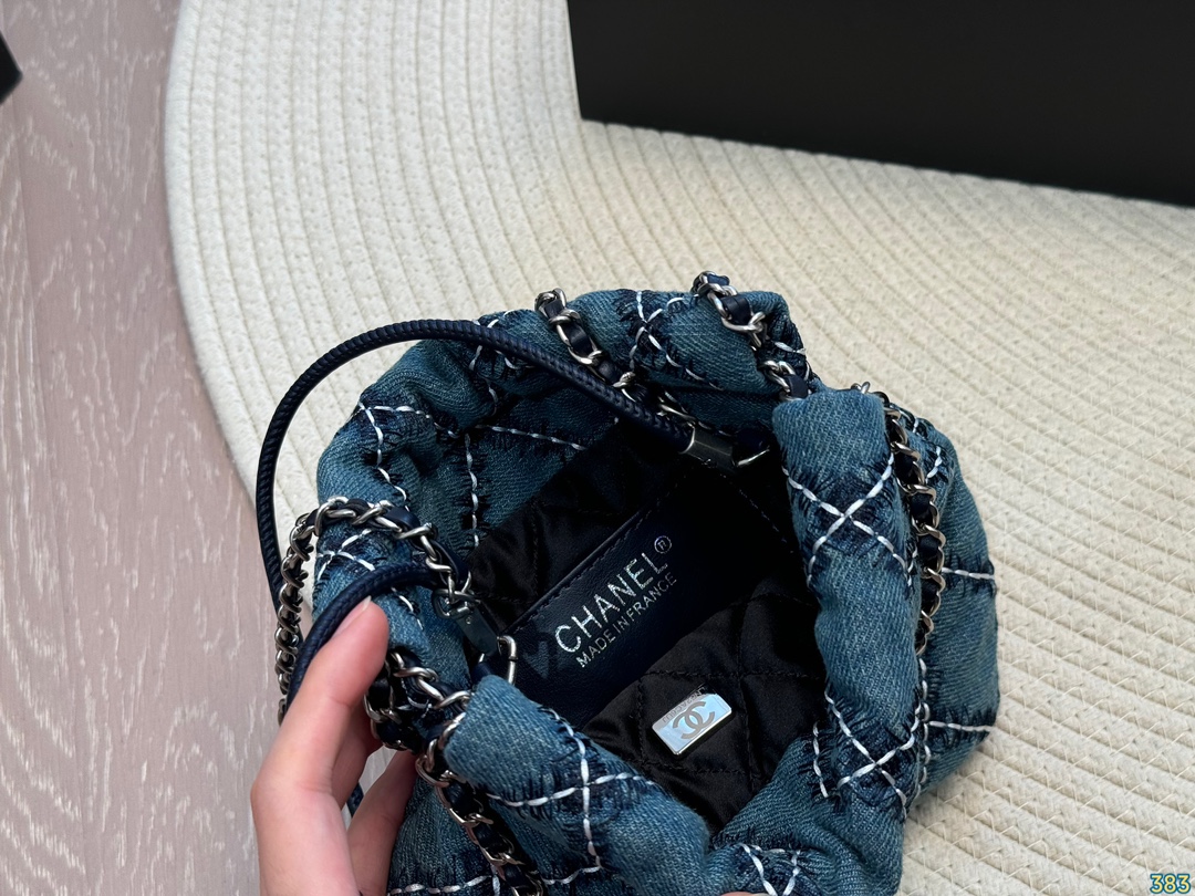 CHANEL Mini Bag （19 cm）