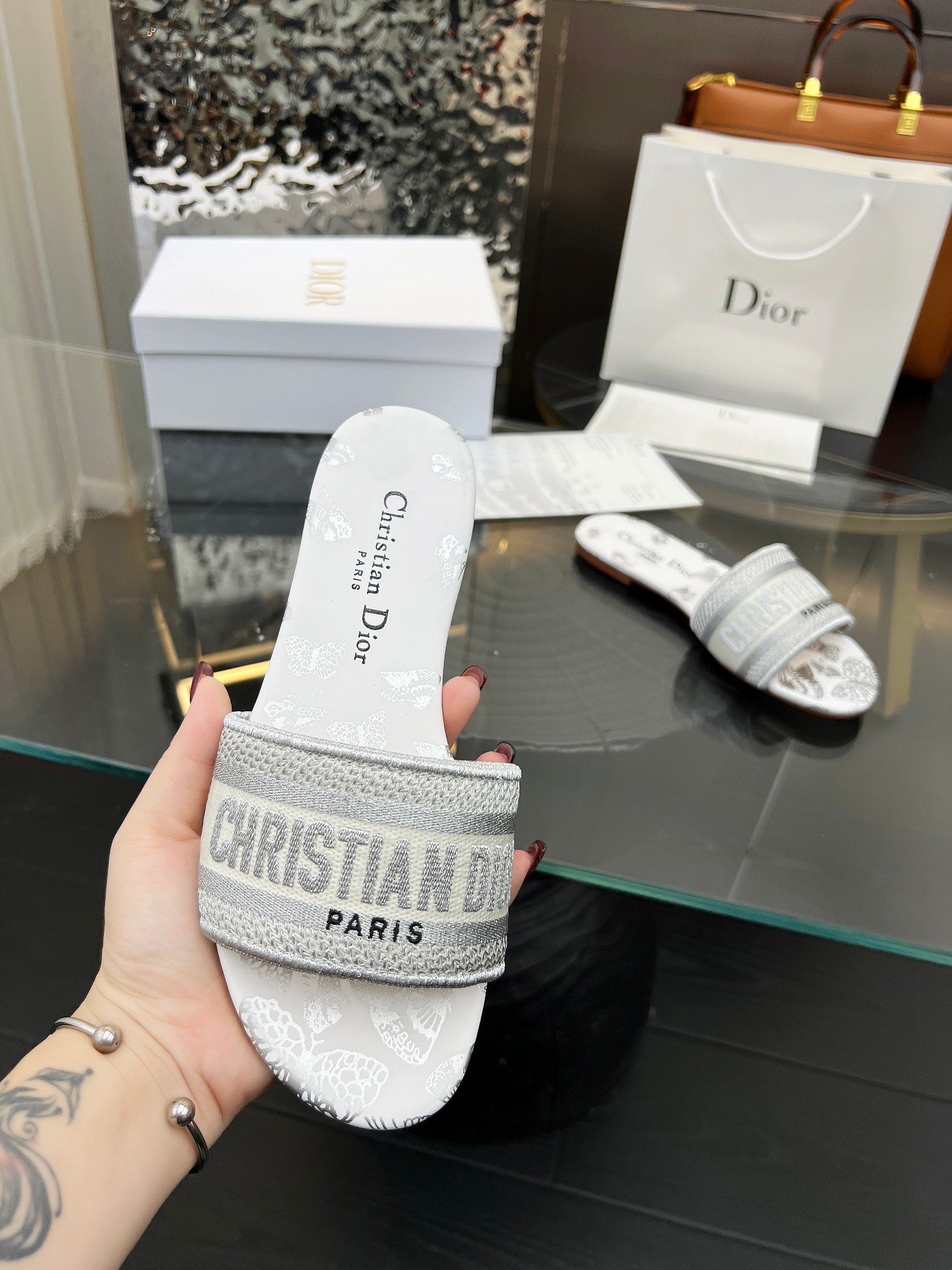 DIOR SLIDES