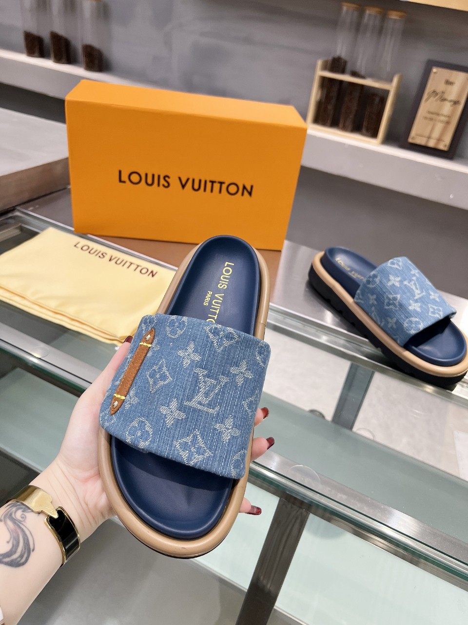 LOUIS VUITTON SLIDES