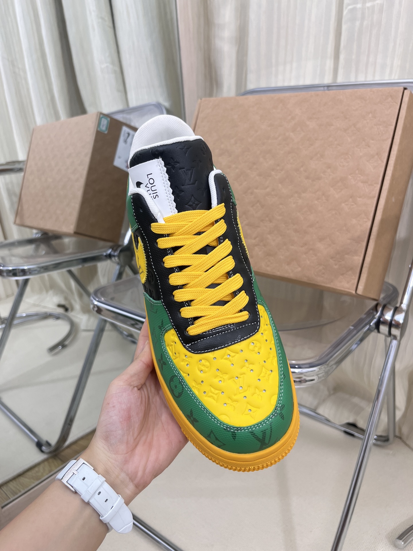 LOUIS VUITTON SNEAKERS