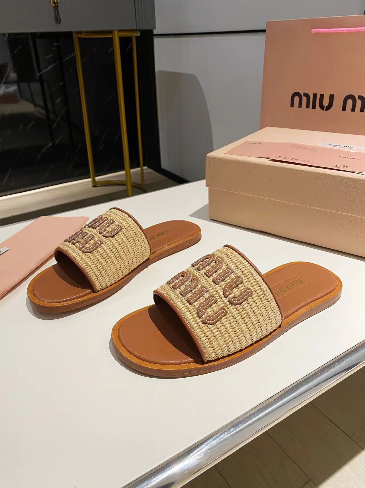 Miu Miu Classic Fashion Slippers