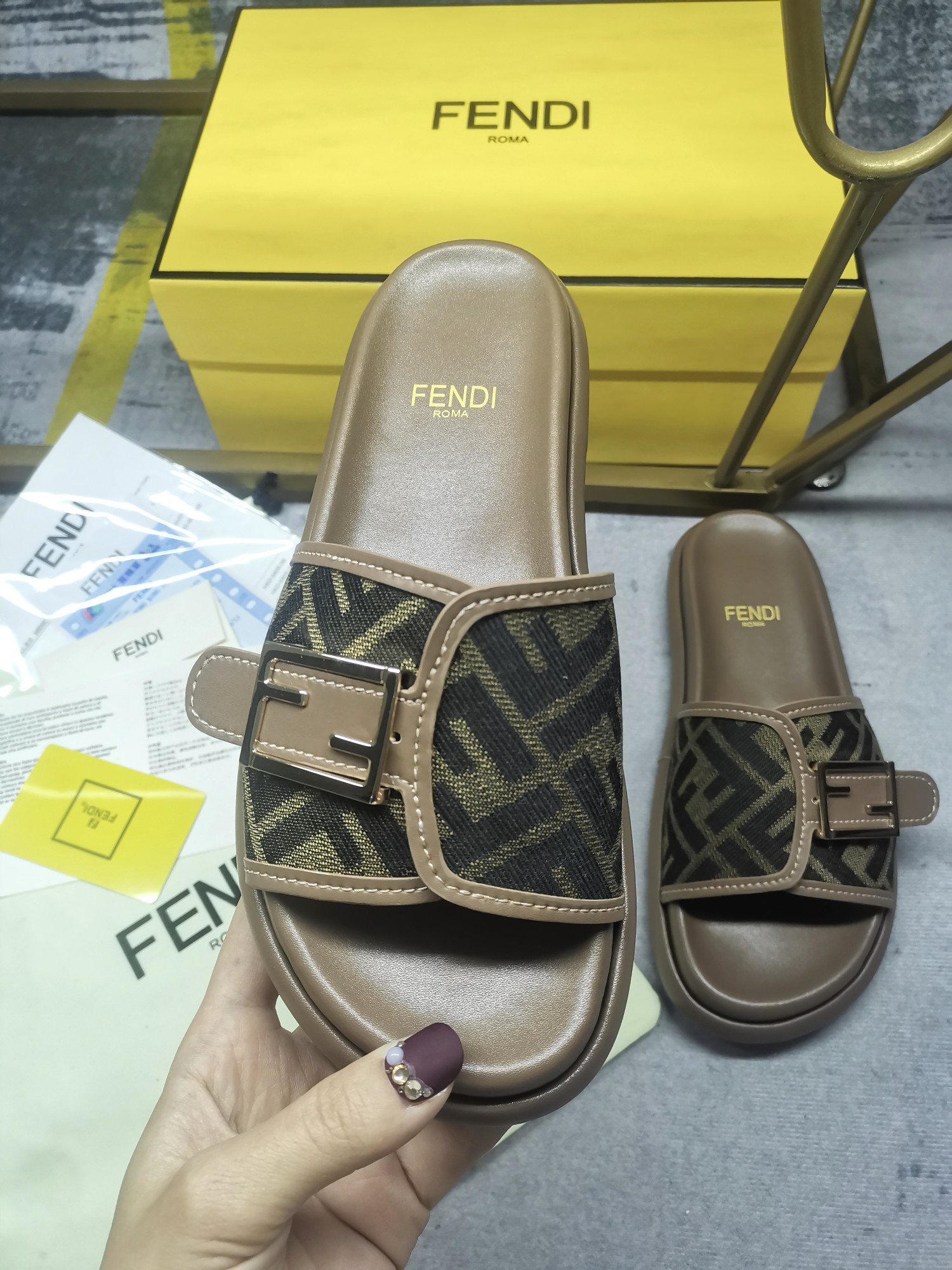 FENDI SLIDES