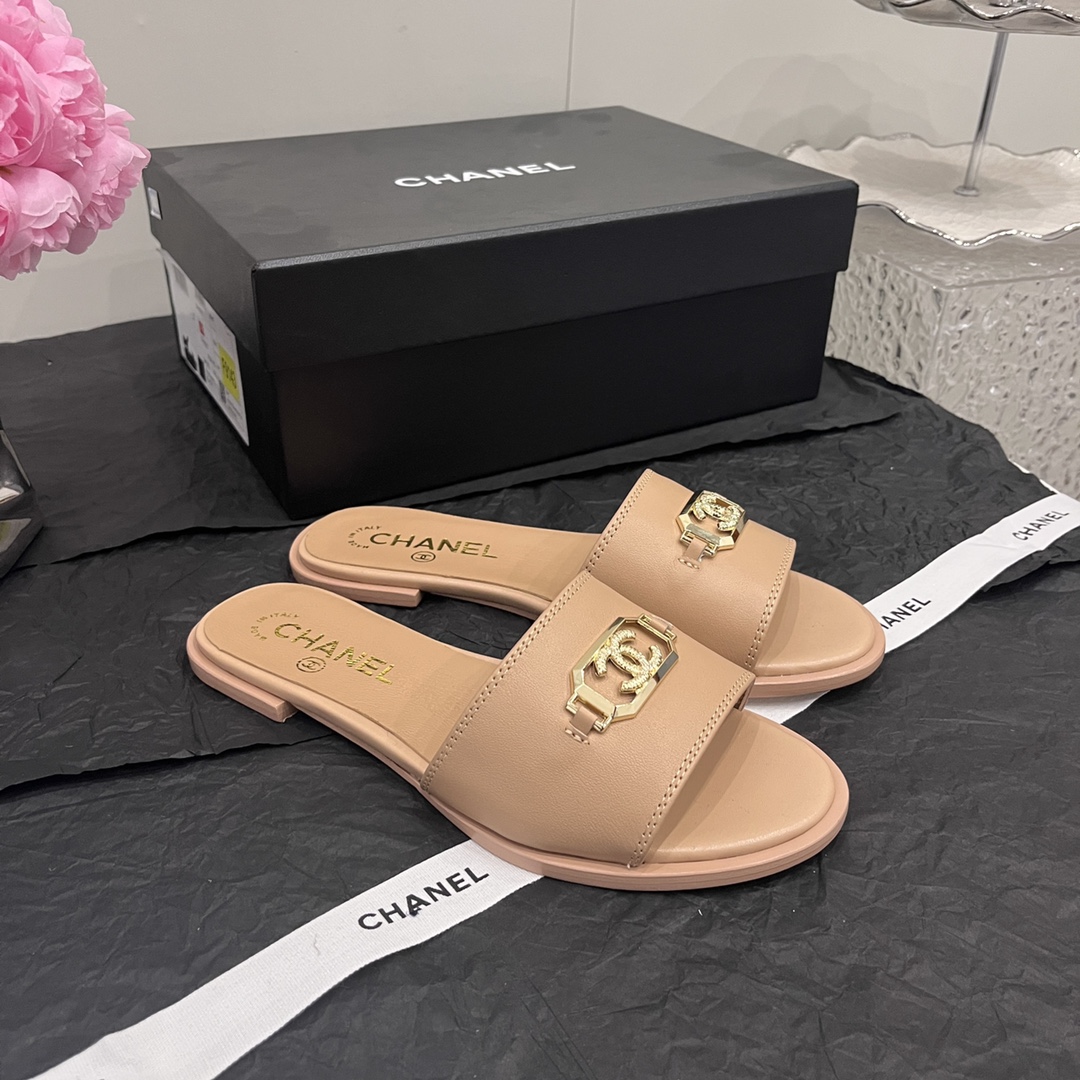 CHANEL SLIDES