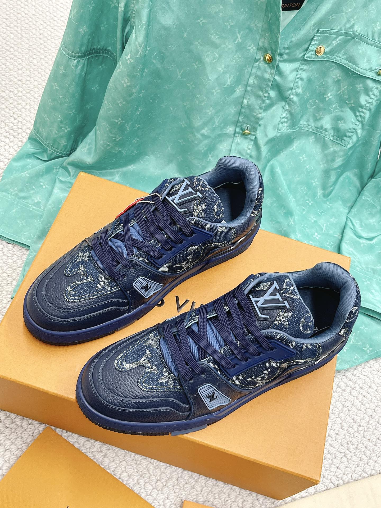 LOUIS VUITTON SNEAKERS