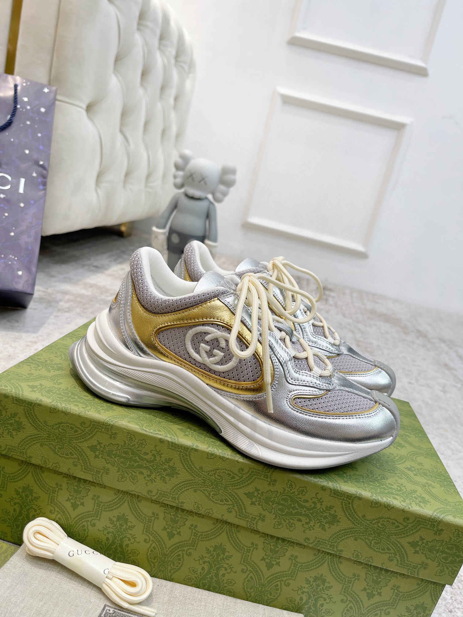 WOMEN'S GUCCI RUN SNEAKER