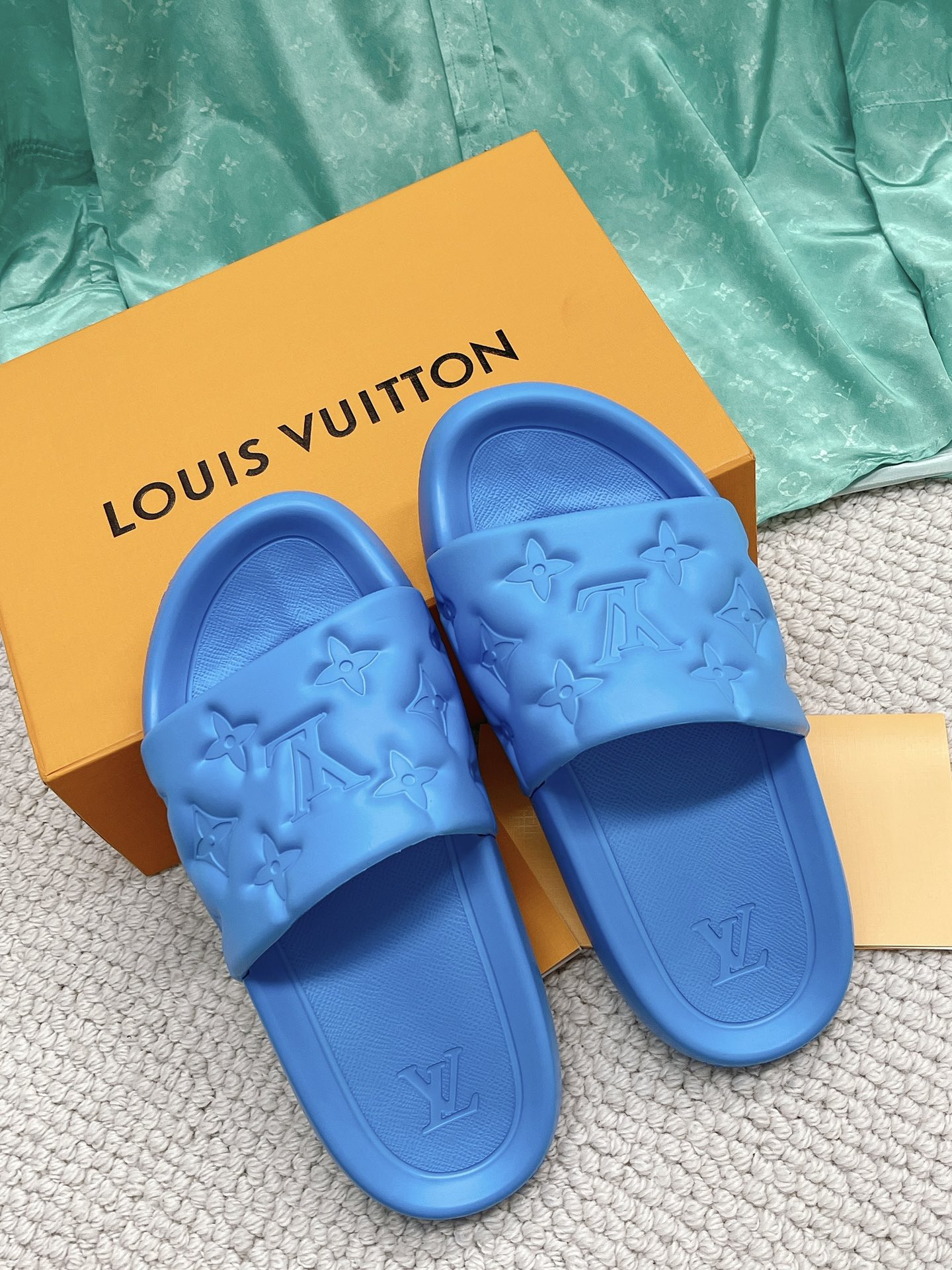 LOUIS VUITTON SLIDES