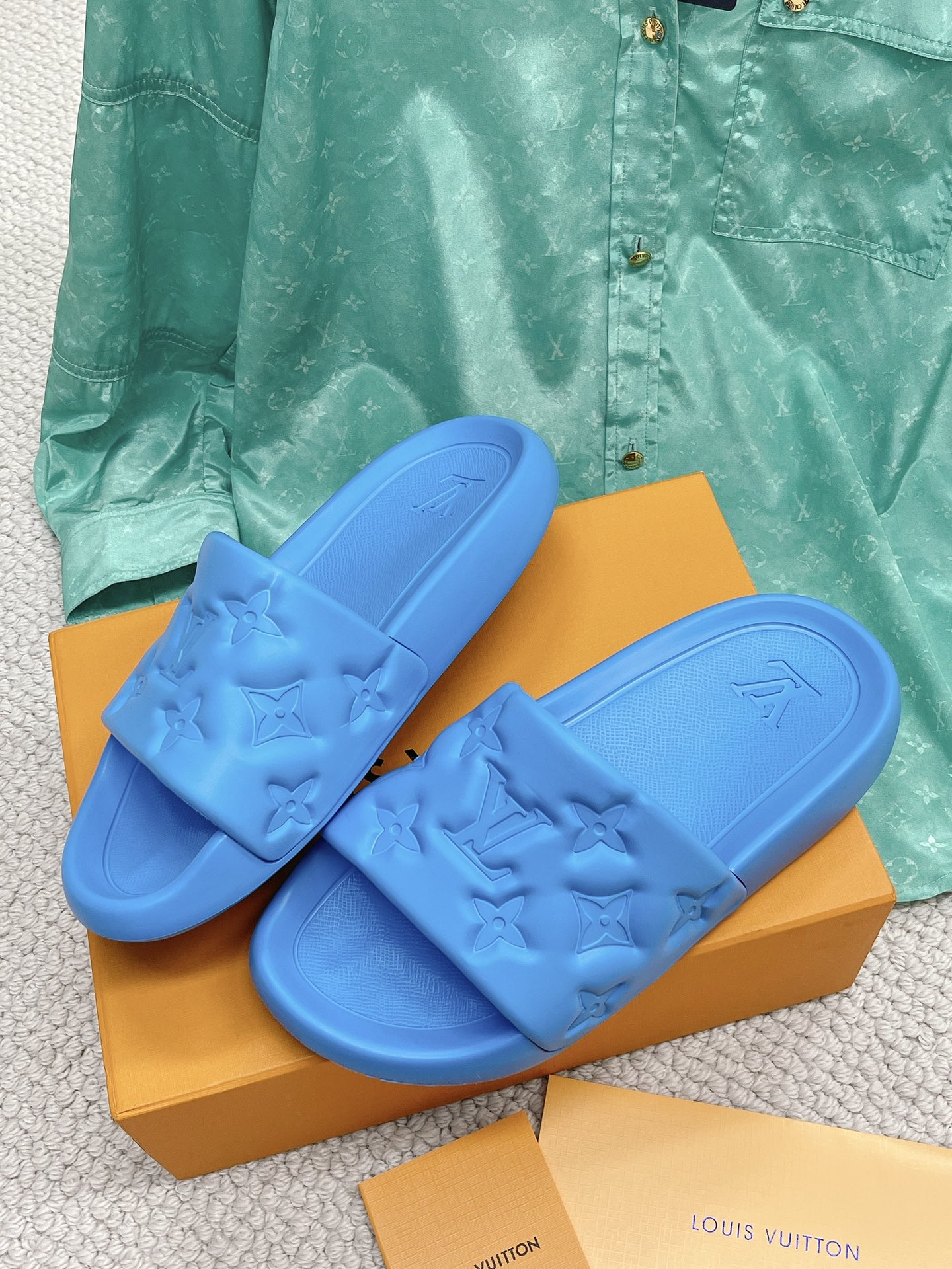 LOUIS VUITTON SLIDES
