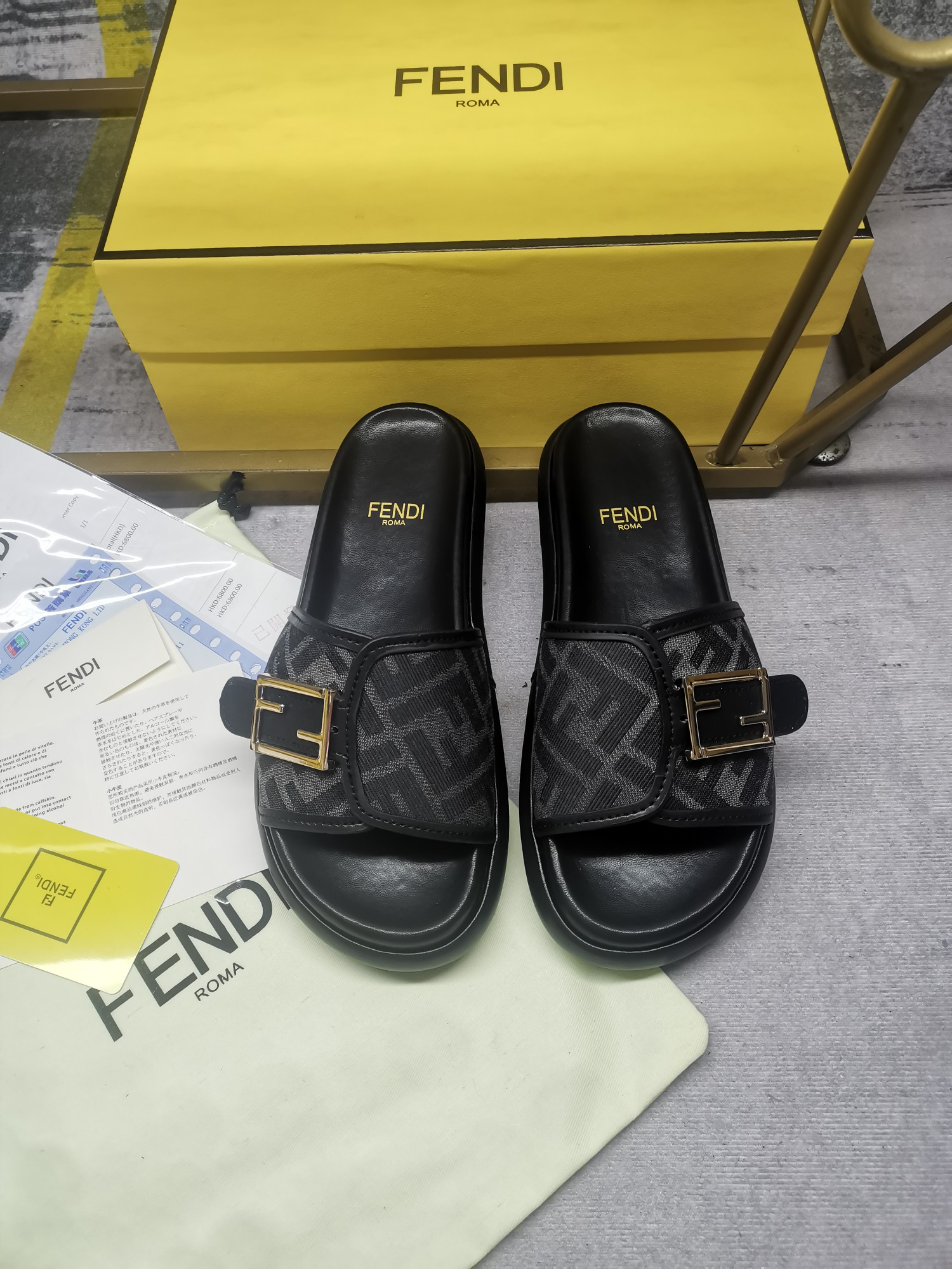 FENDI SLIDES