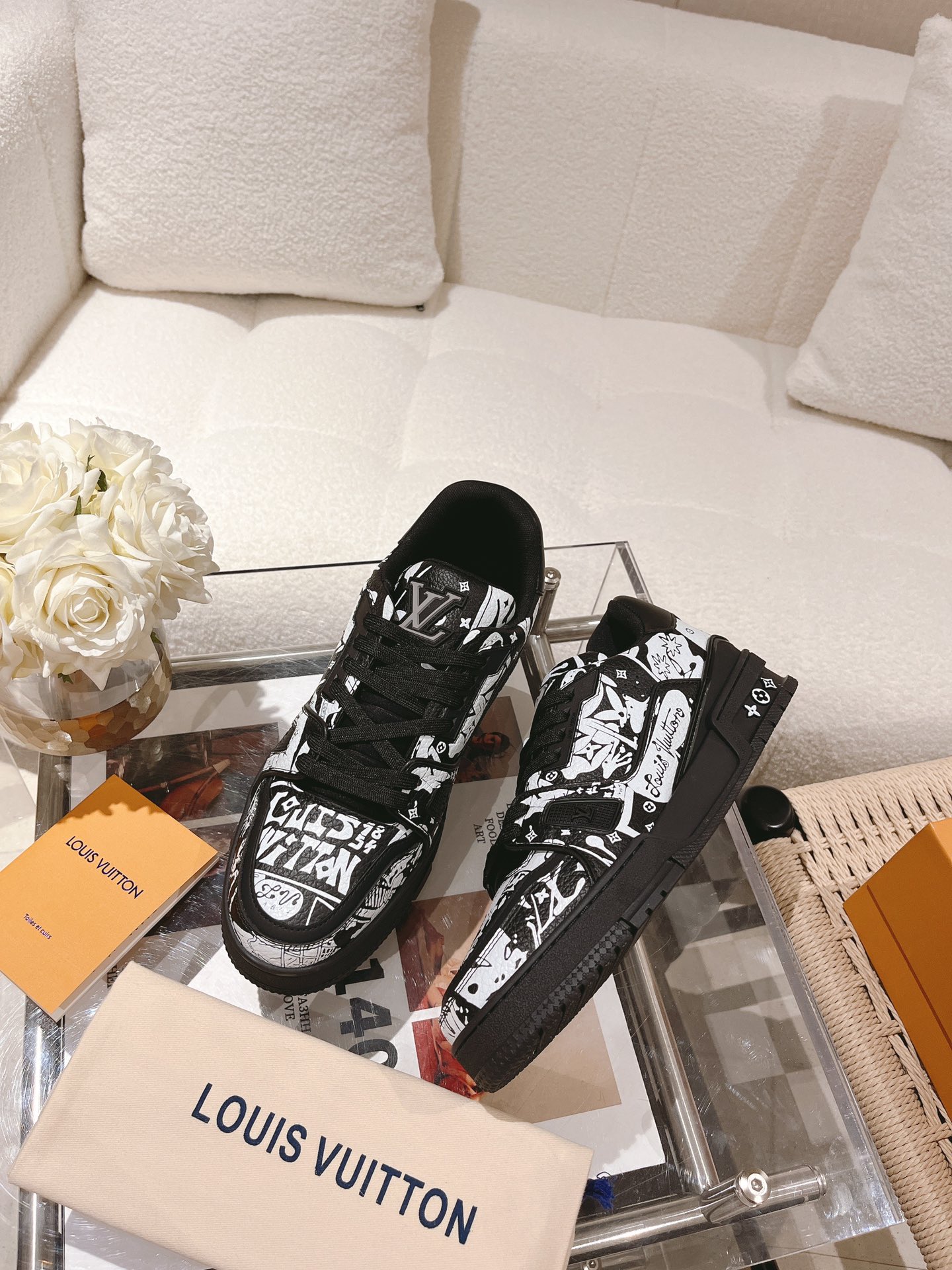 LOUIS VUITTON SNEAKERS