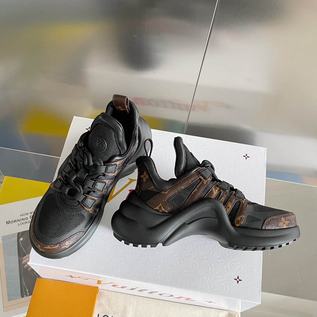 LOUIS VUITTON SNEAKERS
