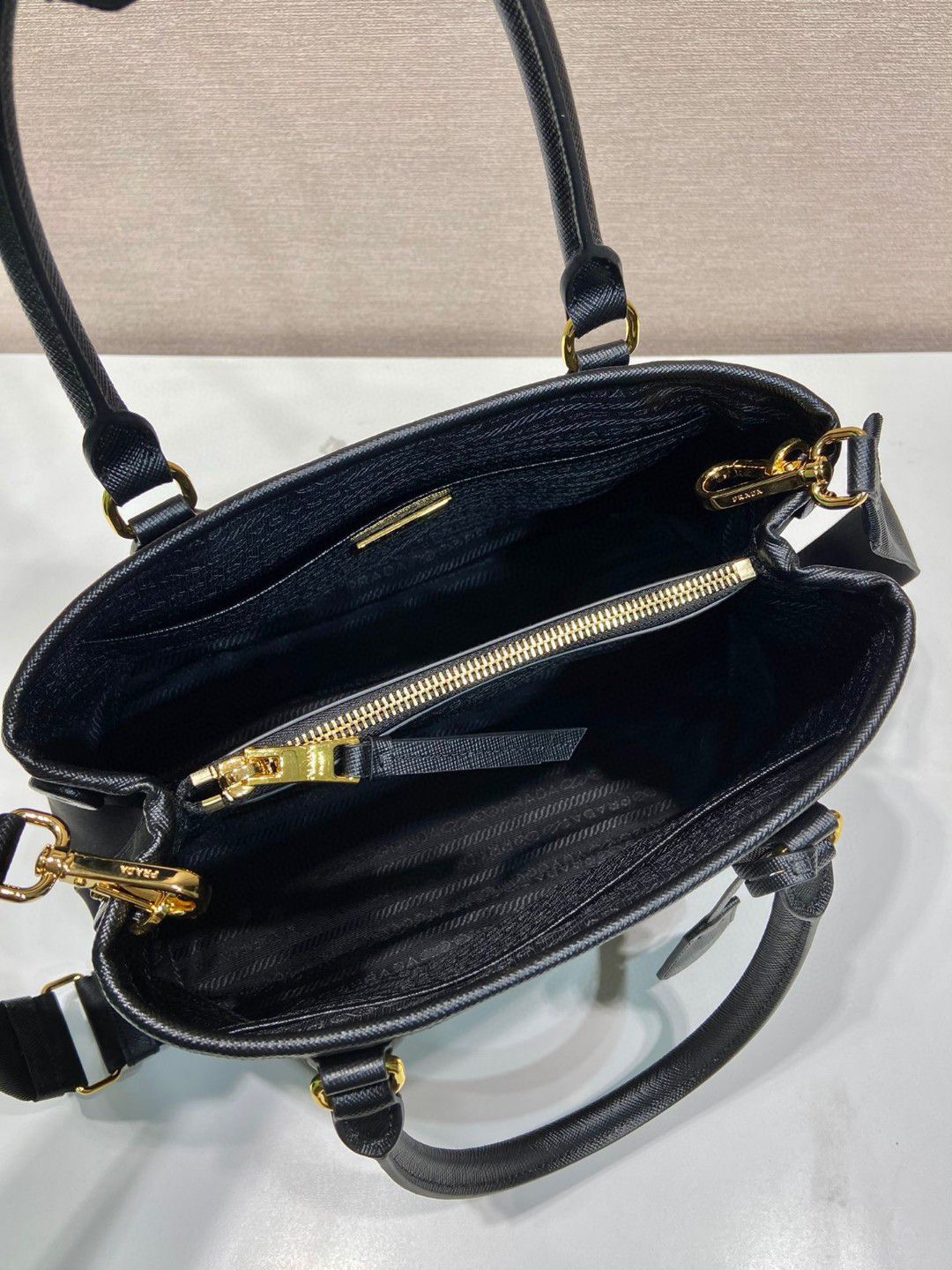 PRADA Handbag (best quality)