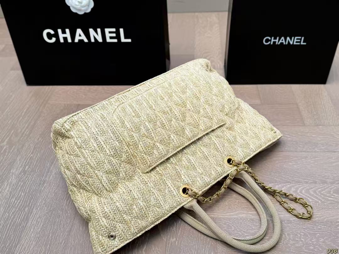CHANEL Straw beach tote bag