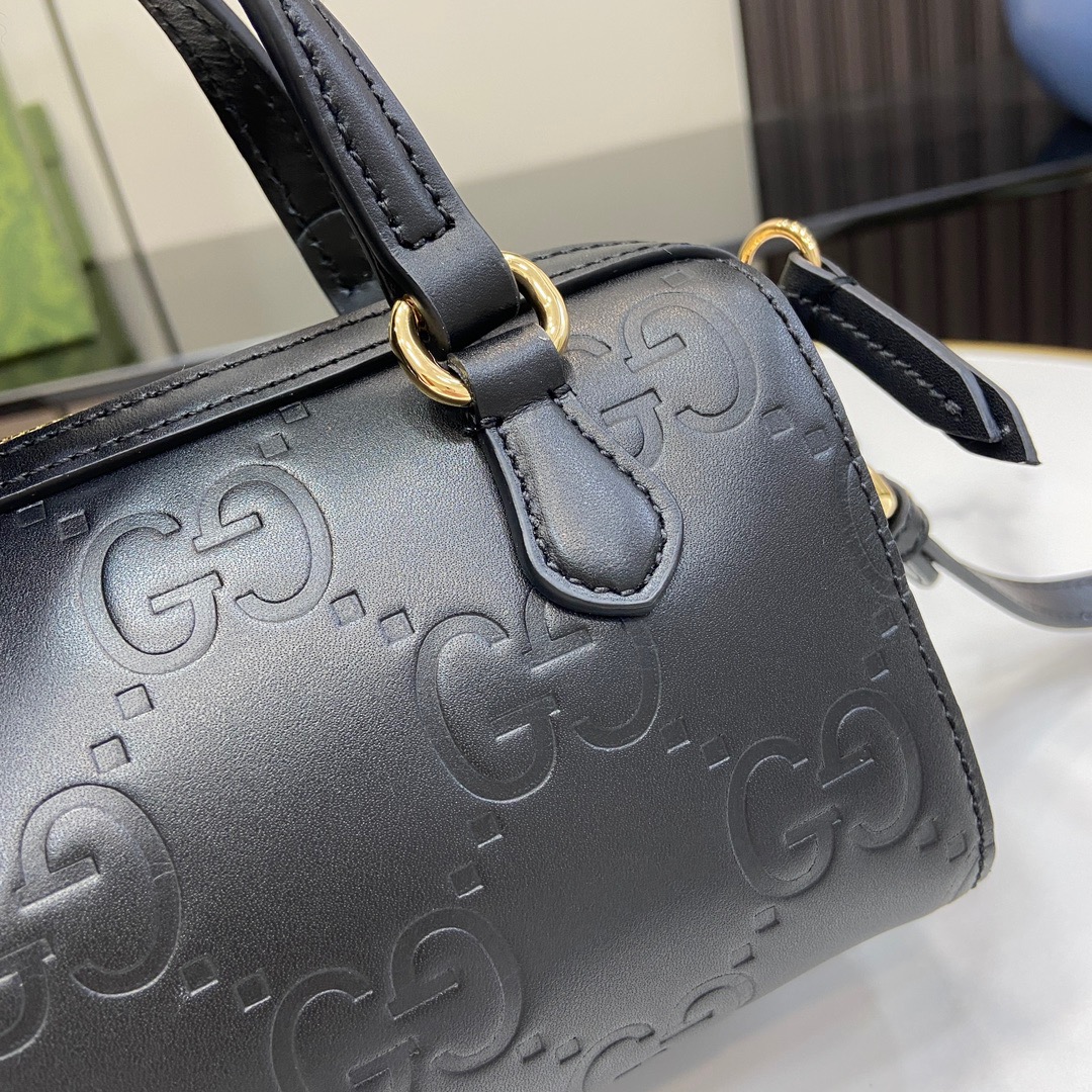 GUCCI Handbag (16*11*9 cm)