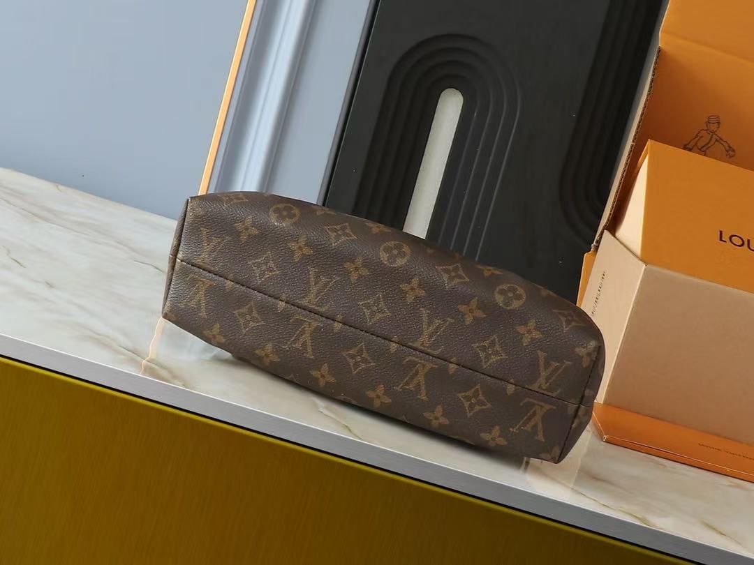 LV Clutch Handbags