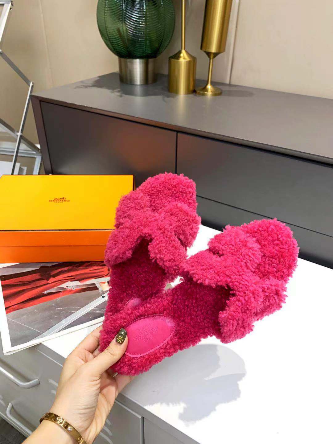 HERMES fur Oran slides