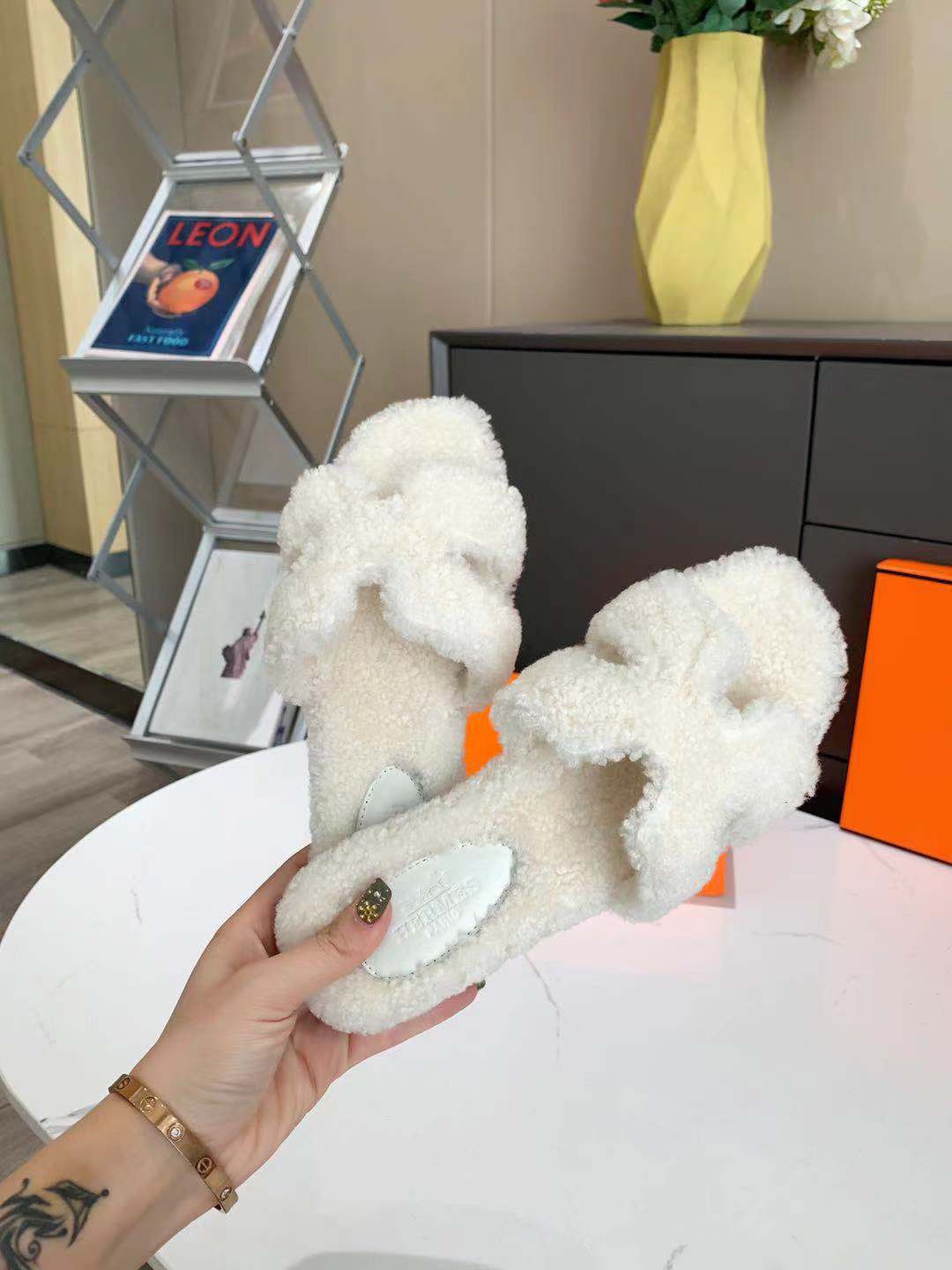 HERMES fur Oran slides