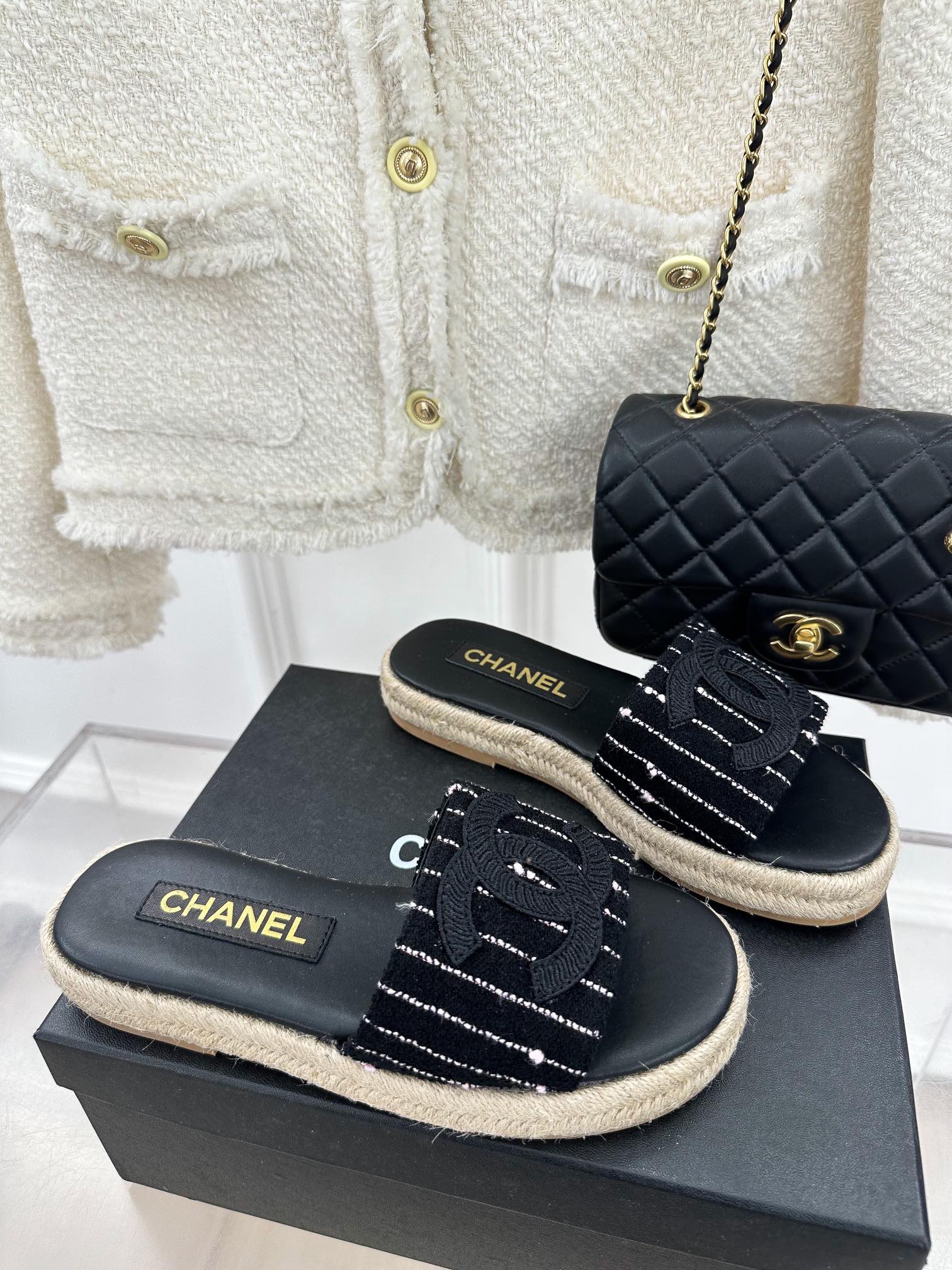 CHANEL Knitted Slippers