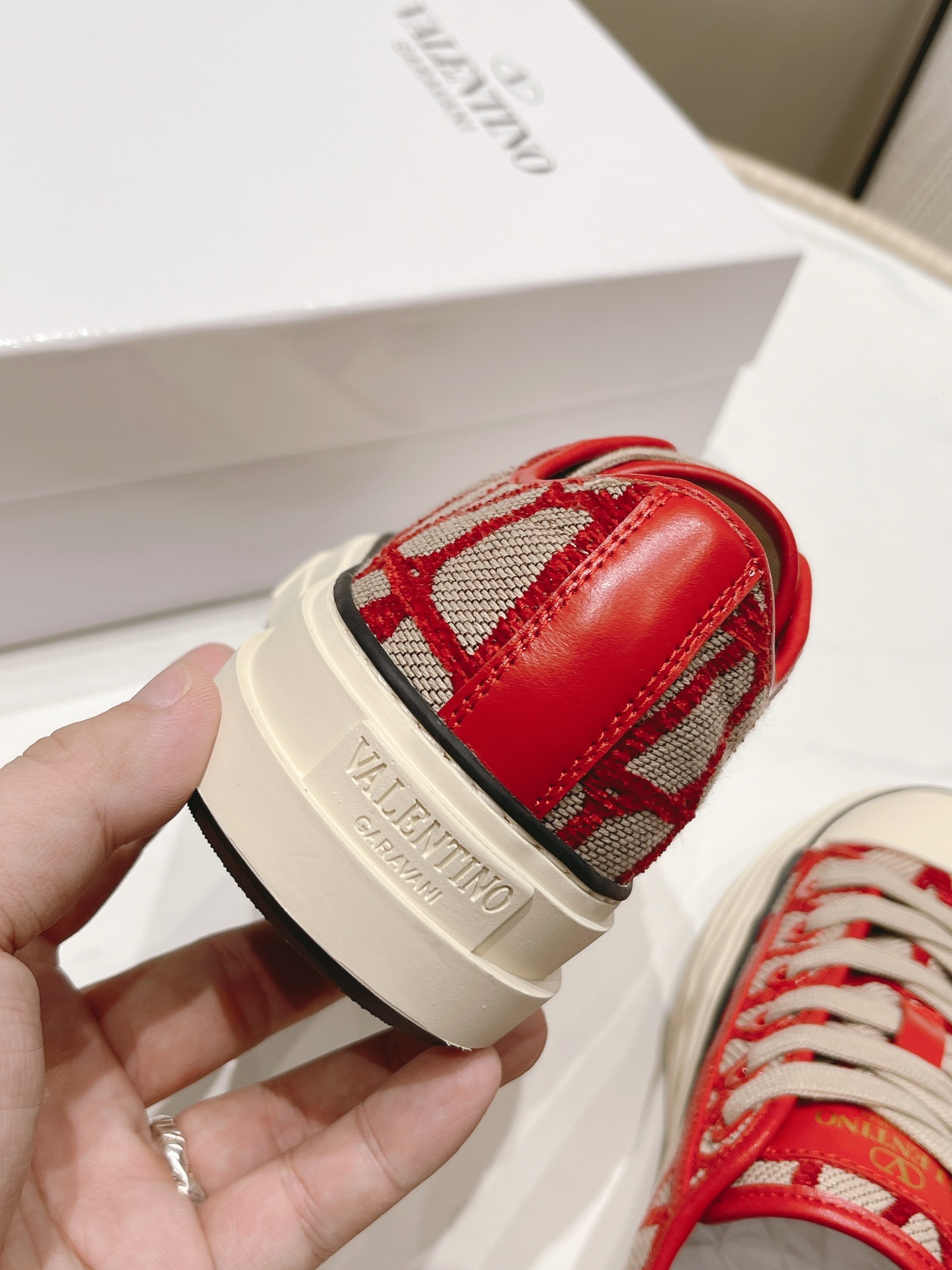 VALENTINO TOTALOOP Women's V logo low-top sneakers