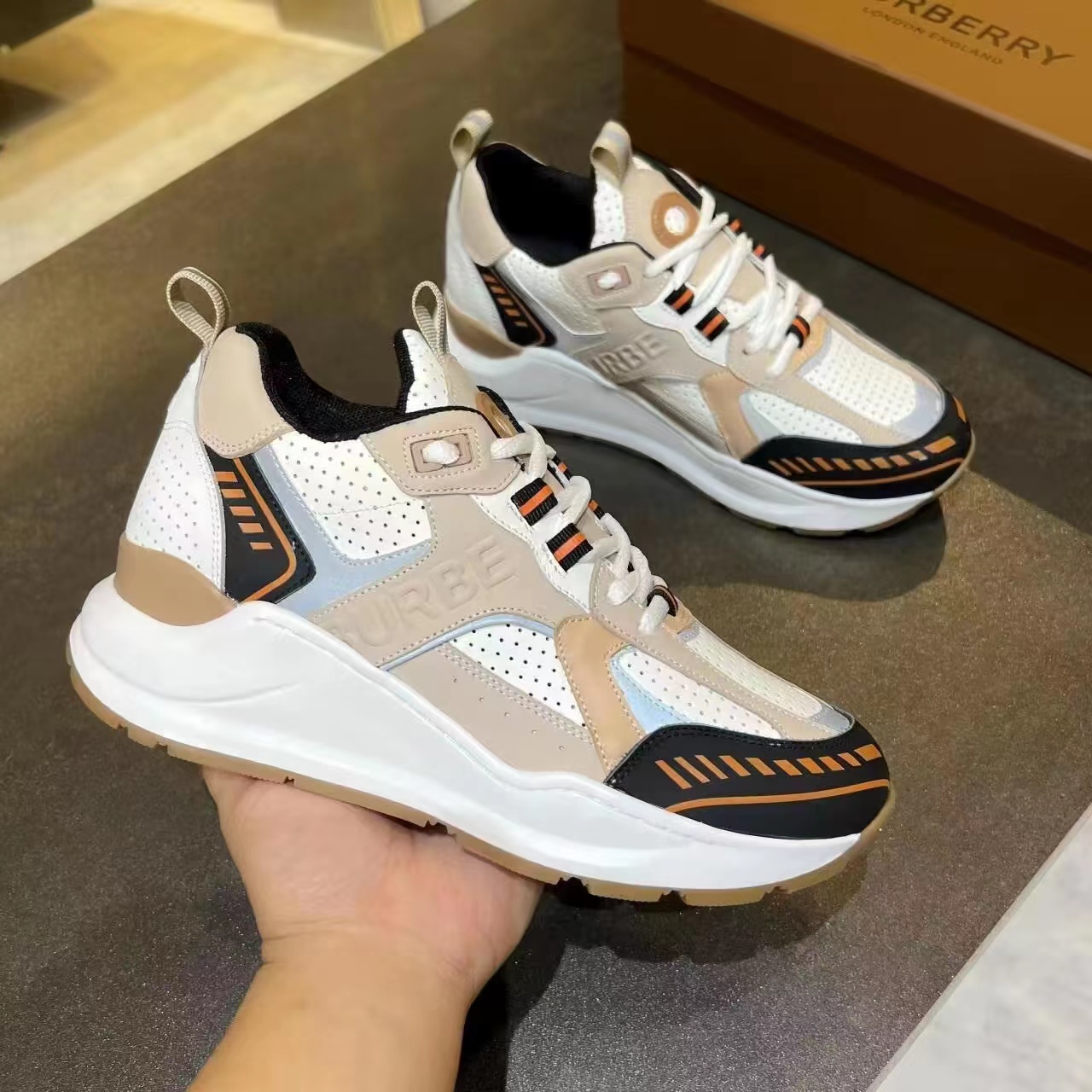 BURBERRY Sneakers