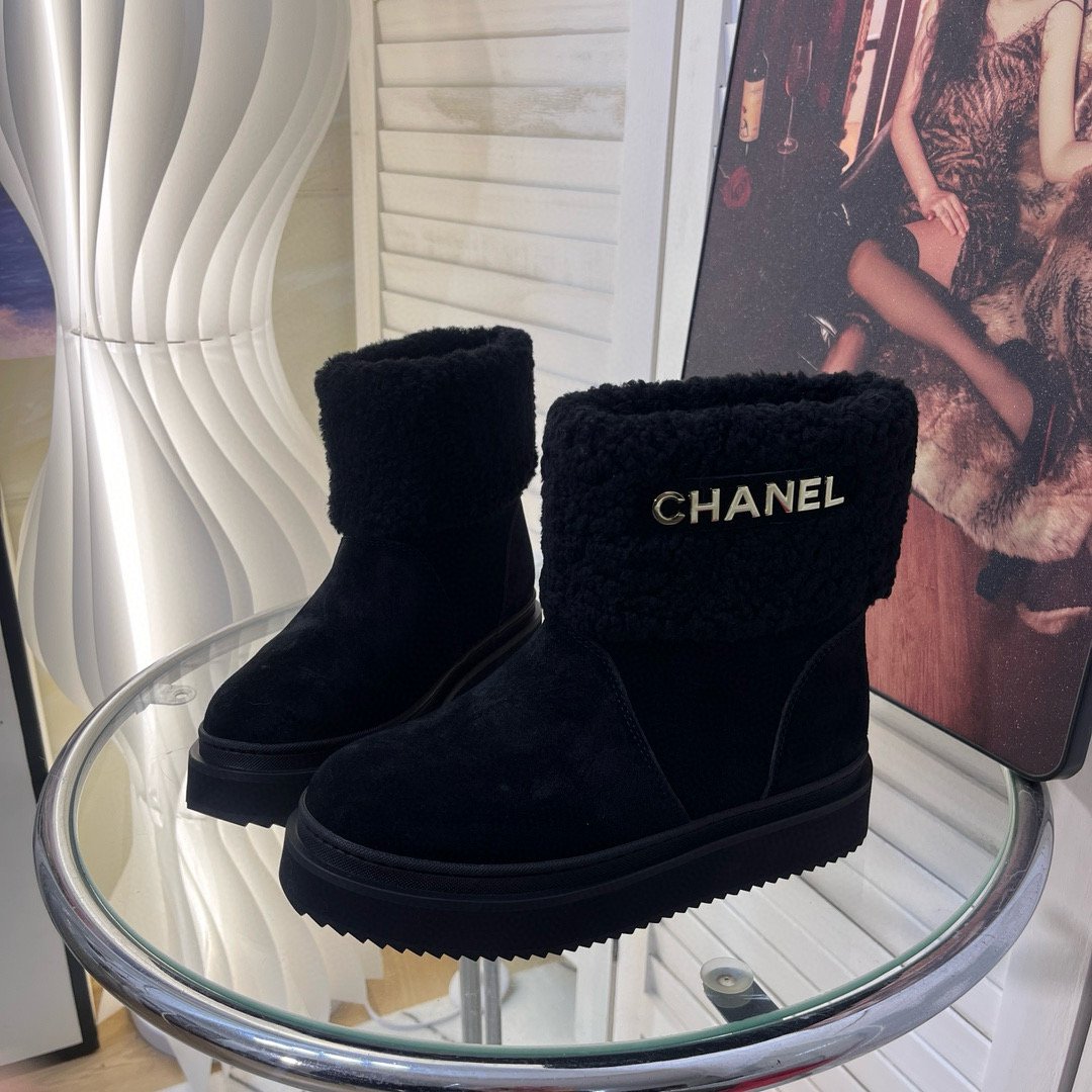 CHANEL snow boots