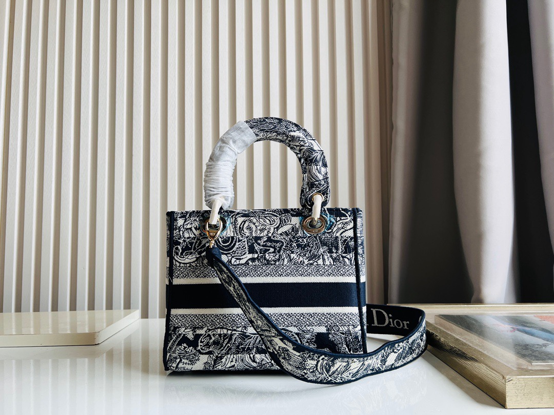 DIOR LADY D-LITE Handbag can support custom names