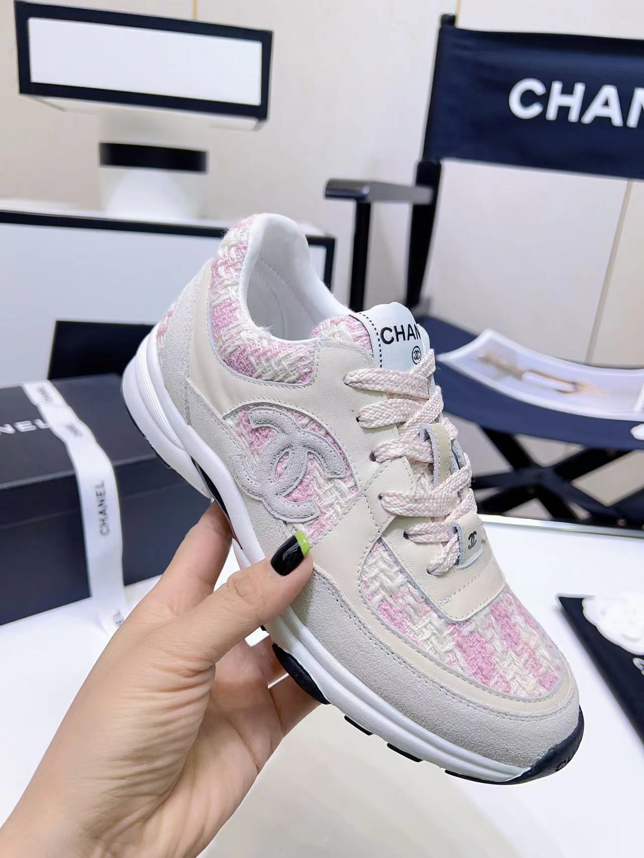 CHANEL Sneakers
