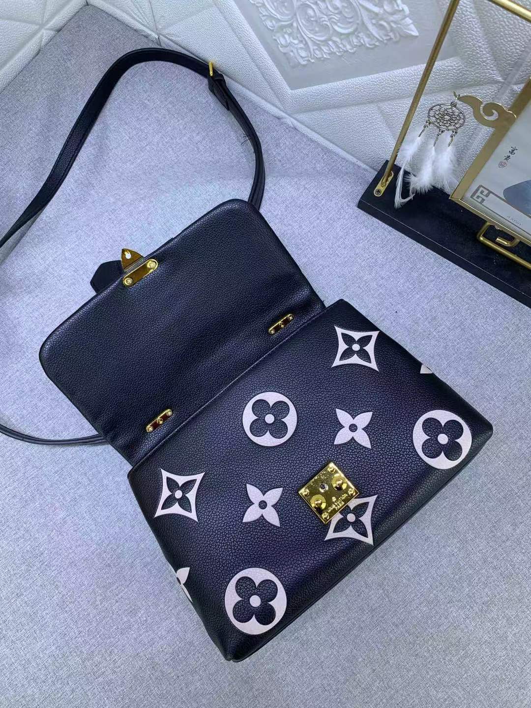 LV MADELEINE Handbag