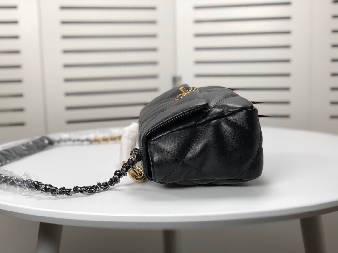 CHANEL 19 Bag