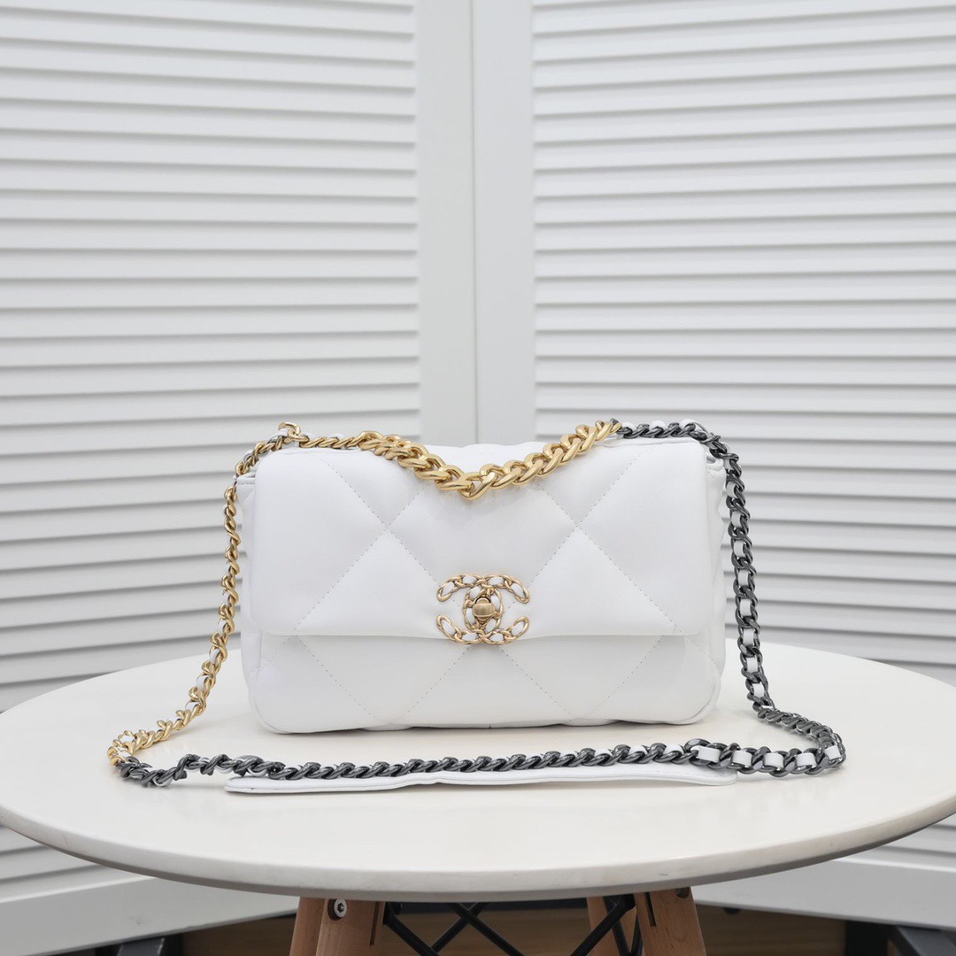 CHANEL 19 Bag