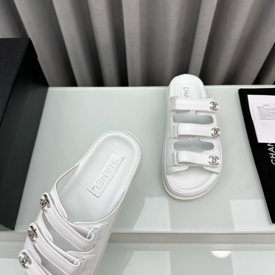 CHANEL Slippers