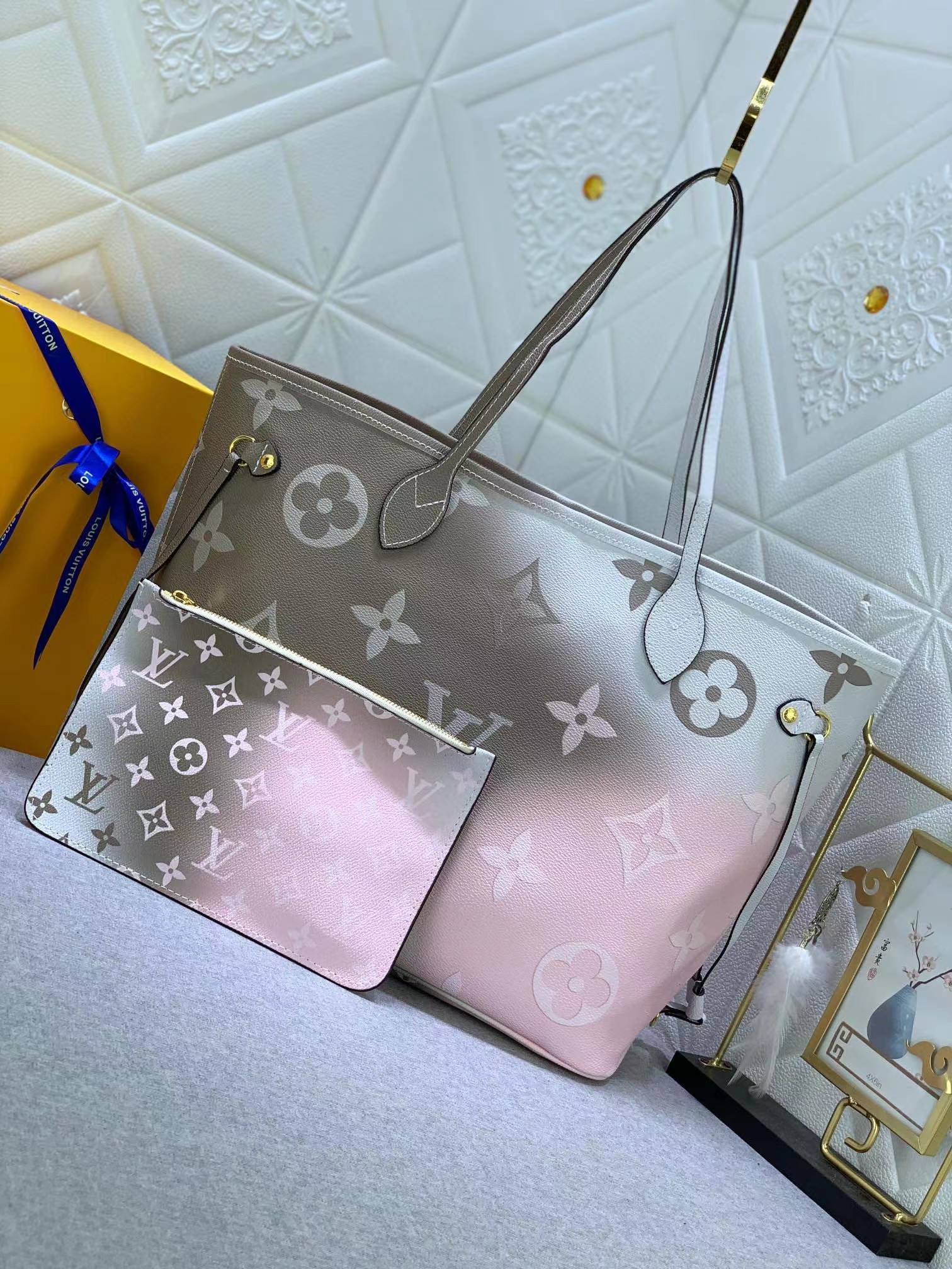 LV NEVERFULL Handbag