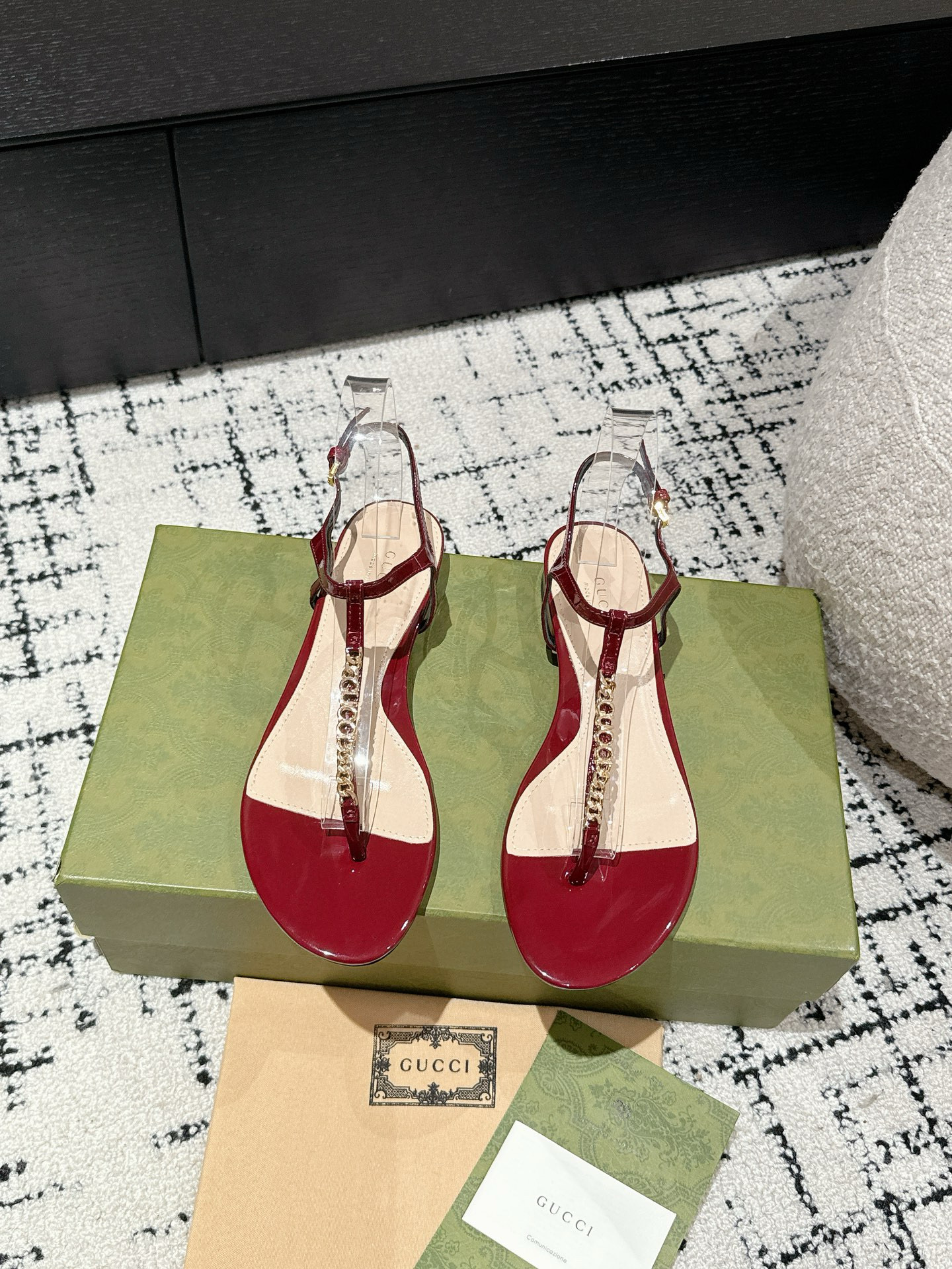 GUCCI chain flip-toe sandals