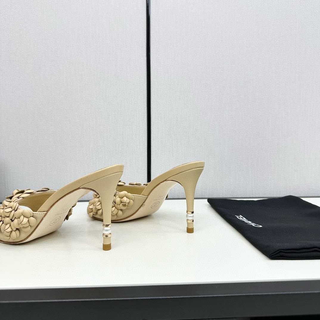 CHANEL floral high-heeled slippers