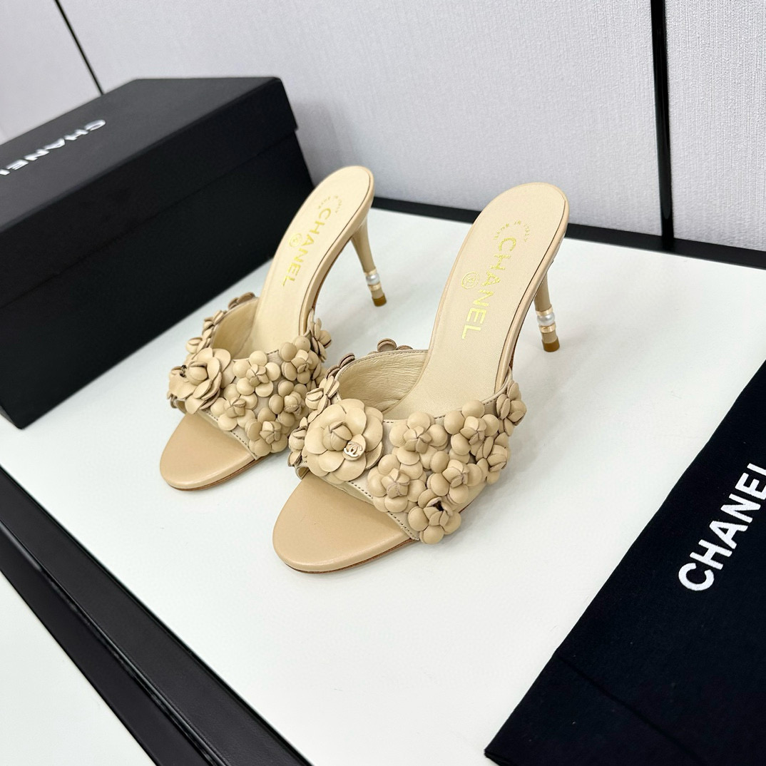 CHANEL floral high-heeled slippers